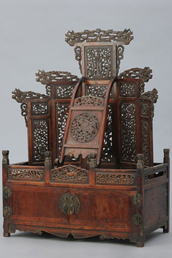 清黄花梨家具亮相中国国博- 文化传承- 联系我们-腾龙公司客服中心